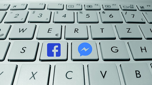 messenger a facebook na klávesách