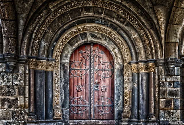 vstupní staré dveře